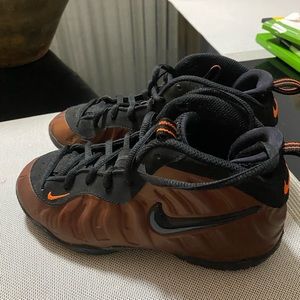 Nike Foams size 3 youth